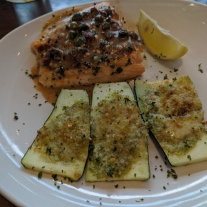 Classic Entreés - Salmon Piccata