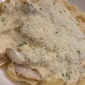 Fettucini Alfredo con Pollo