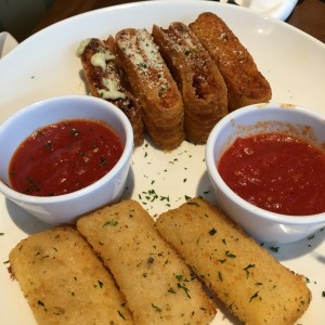 Italian Sampler (2 opciones - hay opcion de 3) Lasagna Frita y Fried Mosarella