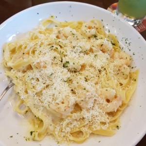 Shrimp Alfredo con Camarones