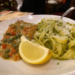 Salmon en salsa de ajo + fetuccini al pesto