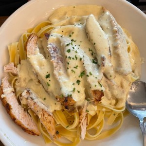 Clasicas Favoritas - Chicken Alfredo