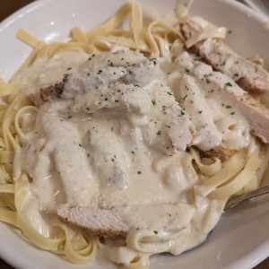 Amazing Alfredos - Fettuccine Alfredo