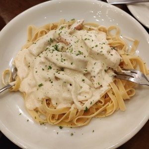 Amazing Alfredos - Chicken Alfredo