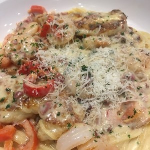 Pasta con Pollo y Camarones