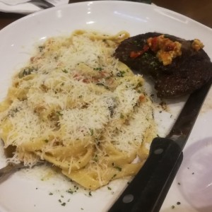 6 Oz Sirloin With Fettucine Alfredo