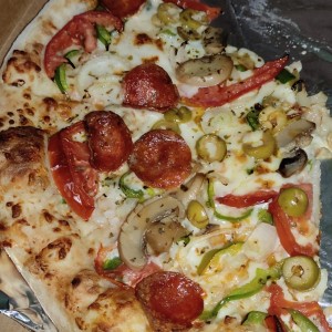 Pizza familiar de Vegetales con extra Pepperoni
