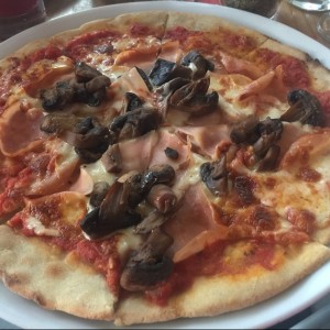 Pizza gluten free de jamon con hongos