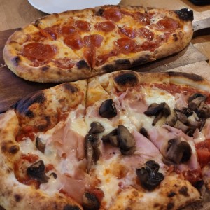 Pizzas personales Pepperoni y Cotto e funghi