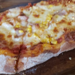 pizza de tocino y maiz