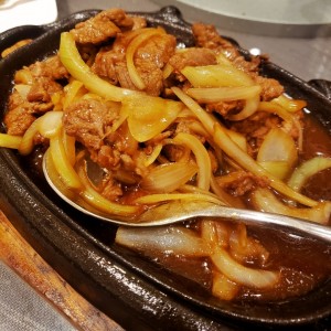 Carne de res estilo oriental "sizziling"