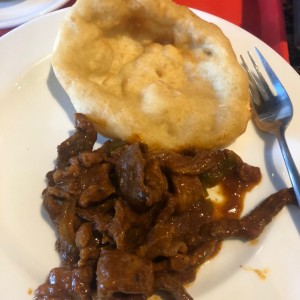 hojaldra y carne guisada