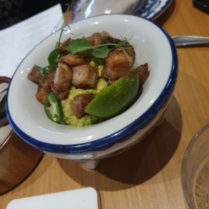 guacamole y chicharron