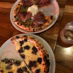 pizza prosciutto e arugula y pizza tartufo