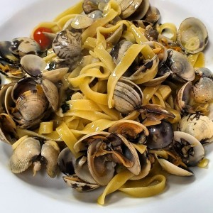 TAGLIATELLE AL VONGOLE