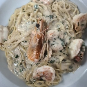 SPAGUETTI CON LANGOSTINOS EN CREMA DE PARMESANO 