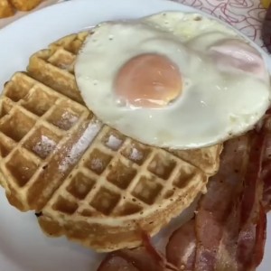Rd?s Breakfast con Waffle