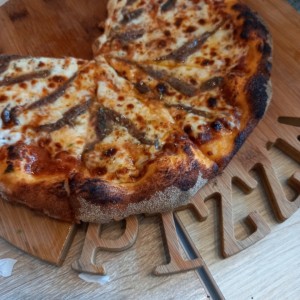 pizza margarita con extra de anchoas