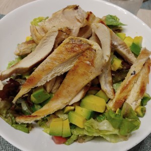 Ensalada Charlie Crean con Pollo y aguacate