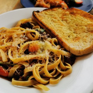 Fettuccine short ribs