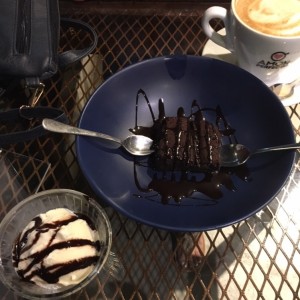 Brownie con Helado y Cafe 
