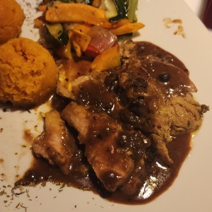 pernil con ciruelas pasa  y canela