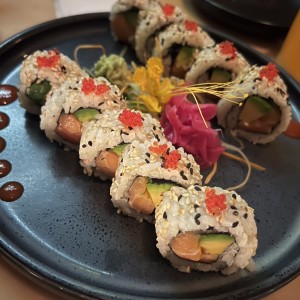 Sushi de salmon