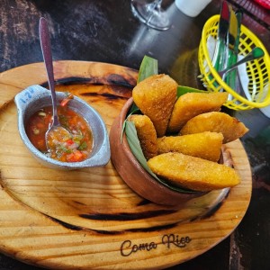 Empanaditas con ají colombiano