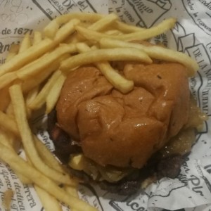 Classic Burgers - Antojos