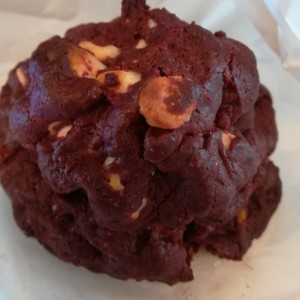 Red Velvet cookie con Macadamias