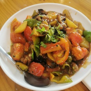 Cacerola de vegetales con tomate (berenjena, ají y papa) 
