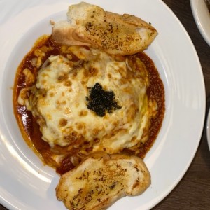 Lasagna de Pollo Con Pan de Ajo