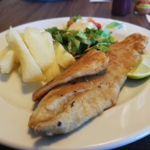 Filete de pescado con yuca hervida 