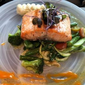 salmon con vegetales