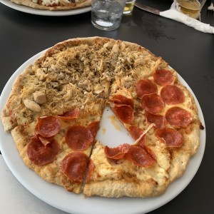 Pizza regular peperoni pollo