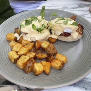 BRUNCH - Eggs Benedict