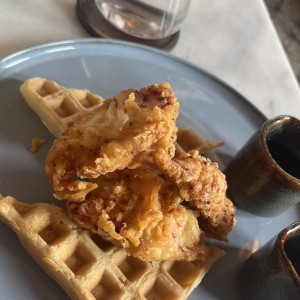 BRUNCH - CHICKEN & WAFFLES