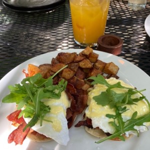 BRUNCH - Eggs Benedict