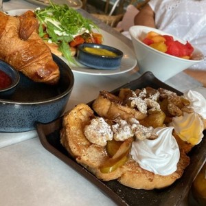French Toast con extra croissant 