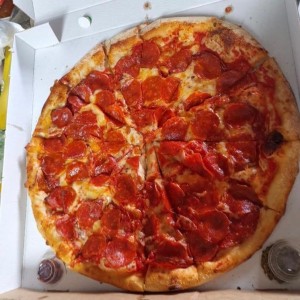 Pizza de Pepperoni y extra Pepperoni