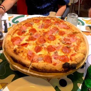 Pizzas Rojas - Carnivora, especial para los amantes de carne. 