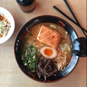 ramen de salmon.