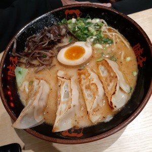 Gyoza ramen