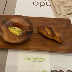 Pan de la casa con mantequilla con cerveza 