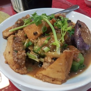 tofu, berenjena y pepino amargo relleno