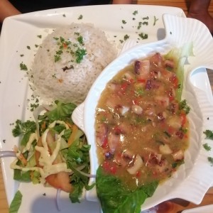 Chupe de marisco con arroz