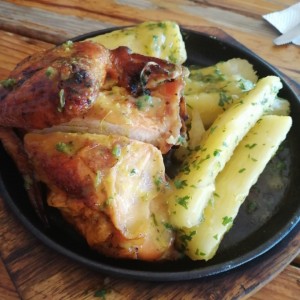 Pollo asado con yuca