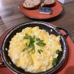 Desayunos - Cheesy Scramble