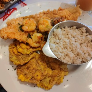 Filete de Pescado con Corona de Camarones