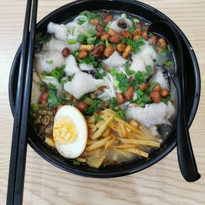 Sopa con filete de pescado